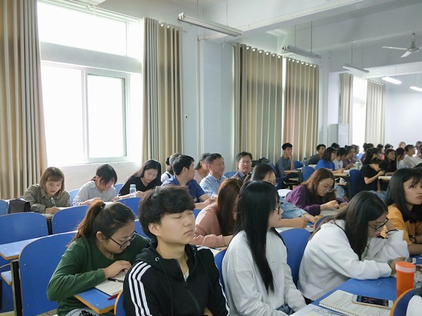 陈登报深入William希尔官网入口听课.jpg 陈登报深入William希尔官网入口听课.jpg